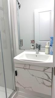 Private Room PINE with Private Full Bathroom in Toronto, ON, Canada - 1