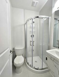 Private Room PINE with Private Full Bathroom in Toronto, ON, Canada - 2