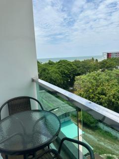 Finn room Top floor seaview & The BluX condo - 8