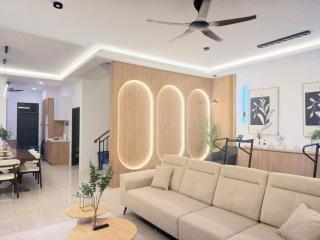 FM White House Kangar Family Homestay - 0