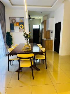 FM White House Kangar Family Homestay - 1