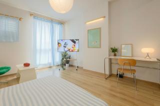 The Golden Glow Studio Private Self-Check In Center District 10 - 7