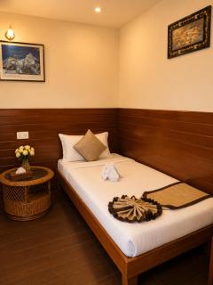 Hotel The Kasturi Palace In Darjeeling - 5