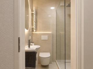 Langzeitaufenthalt Apartment Biberach, großer Balkon, 65 Zoll TV - 7