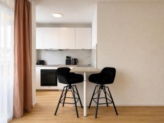 Langzeitaufenthalt Apartment Biberach, großer Balkon, 65 Zoll TV - 4