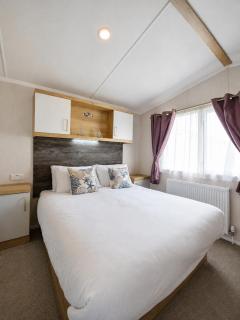 The Sandy Retreat a Stylish Caravan in Parkdean Camber Sands Resort, 2 Bedrooms, 1,5 Bathrooms, Sleeps 6 - 8