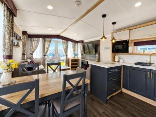 The Sandy Retreat a Stylish Caravan in Parkdean Camber Sands Resort, 2 Bedrooms, 1,5 Bathrooms, Sleeps 6 - 4