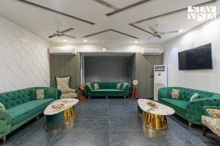 StayVista at Marwah Farm - Pool & BBQ - 7