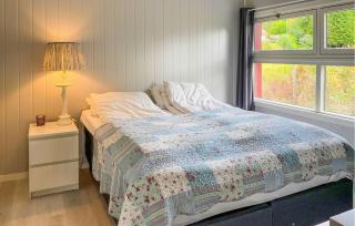 Nice Home In Holmedal With House A Panoramic View - 2