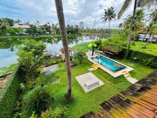 Wintergreen Water Front Resort- 5 Bedroom Villa - 8