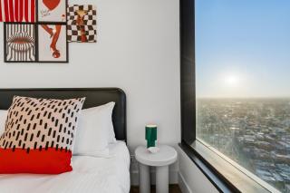 Resort Style Melbourne Stay Near Queen Vic Market - 3