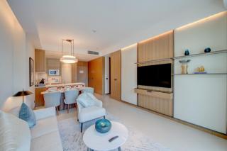 Prestige 2BR Opera Suite - Spacious Comfort, Pool & Gym - 4