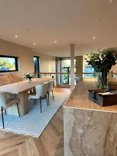 Brand-New Exclusive House with Rooftop Terrace - 9