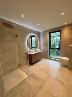 Brand-New Exclusive House with Rooftop Terrace - 4