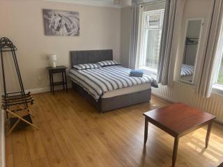 Spacious Piltown Home 6 Bedrooms Free Parking - 5