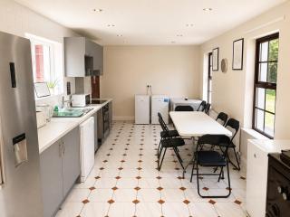 Spacious Piltown Home 6 Bedrooms Free Parking - 4