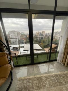 Spacious 2BDR Apt, balcony, Wi-fi, parking,2 Baths - 0