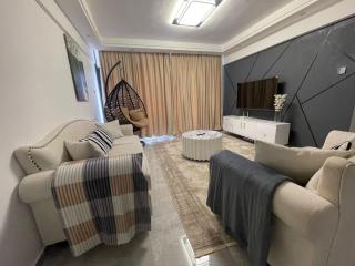 Spacious 2BDR Apt, balcony, Wi-fi, parking,2 Baths - 8