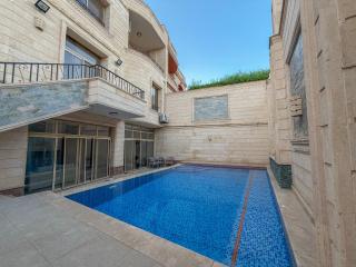 Duplex 2BR with Rooftop Terrace Steps to Garden 8 - 6