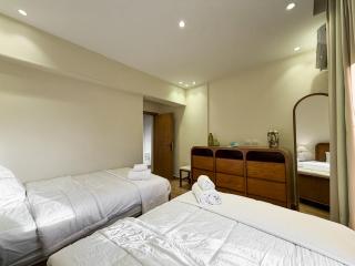 Duplex 2BR with Rooftop Terrace Steps to Garden 8 - 5