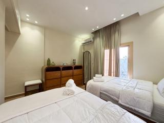 Duplex 2BR with Rooftop Terrace Steps to Garden 8 - 1