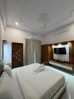 Serene PoolVilla Near Udaipurs Scenic Countryside - 2