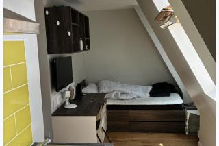Apartment - Sleeps 1 - On Street Parking - Tv - 8