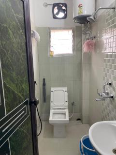 Beautiful Budget 2Bhk AC Flat - 5