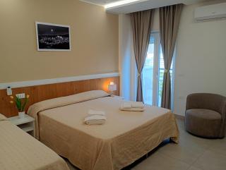 Zeus Aparthotel - 0