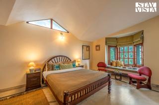 StayVista at Gulposh Villa with BBQ & Bonfire - 5