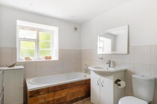 Charming Cottage Sleeps 7 - 1