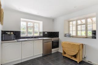 Charming Cottage Sleeps 7 - 5