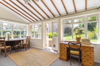 Charming Cottage Sleeps 7 - 4