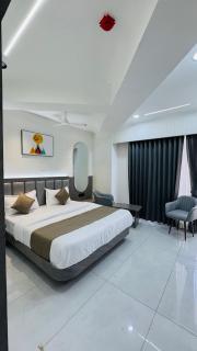 Hotel HR Hills - 1