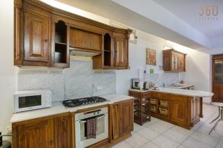 Four Bedroom Sliema Apartment near the Seafront - 9