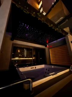 Starry-Starry Night Seaview Jacuzzi - 9