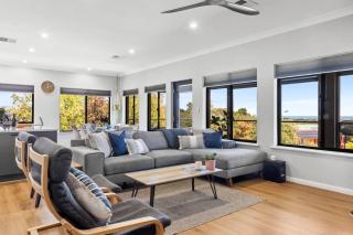Life's Better Beachside - Luxury in Normanville - 6