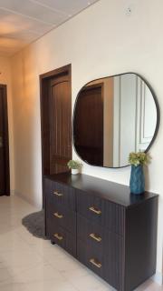 Luxury 2 Bed Faisalabad Wifi AC Family Friendly - 9
