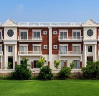 Luxury 2 Bed Faisalabad Wifi AC Family Friendly - 1