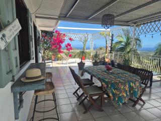 Vue mer et montagne dans jardin tropical - 9