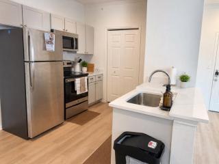 Prestigious 1BR Escape with King, Queen, Pool and Gym - 1