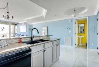 Ocean Front Condo with Pools Sauna Tennis & Gym - 5