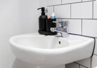Modern 6 bed property in Sheffield with parking - 8