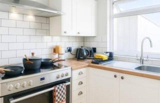 Modern 6 bed property in Sheffield with parking - 1