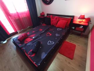Red&Black Apartment - romantic getaway for couples - 6