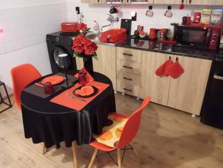 Red&Black Apartment - romantic getaway for couples - 5