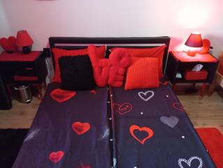 Red&Black Apartment - romantic getaway for couples - 1