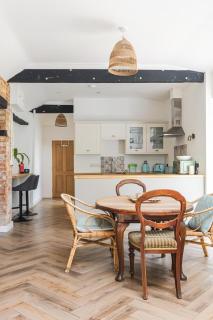 Spacious and Stylish Conversion for 4 people - 9