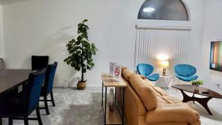 Renovated 4 Bedroom House Pool & BBQ near Strip - 5
