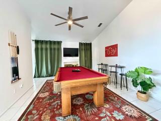 Renovated 4 Bedroom House Pool & BBQ near Strip - 4
